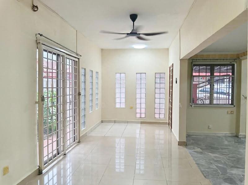 2-storey Terraced House for Rent in BANDAR PUCHONG JAYA (Puchong) - Geraldine Chan - Living Room - PropertyGuru.com.my
