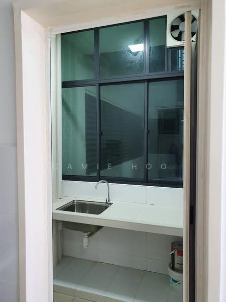 Kediaman Servis untuk Dijual di You Residences @ You City - Camie Hoo - Kitchen - PropertyGuru.com.my