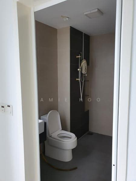 Kediaman Servis untuk Dijual di You Residences @ You City - Camie Hoo - Bathroom - PropertyGuru.com.my