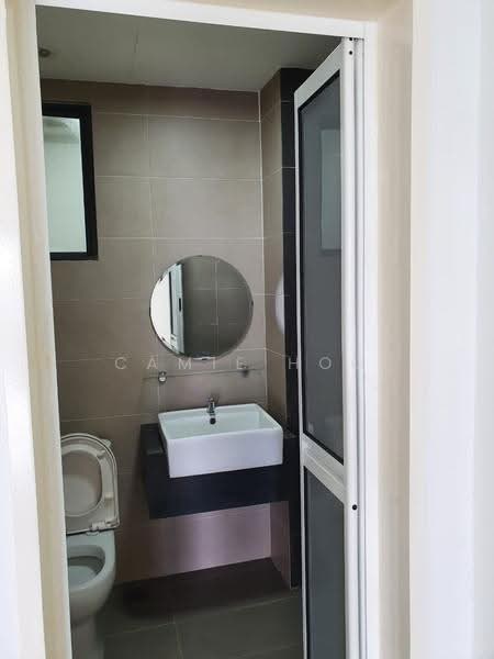 Kediaman Servis untuk Dijual di You Residences @ You City - Camie Hoo - Bathroom - PropertyGuru.com.my