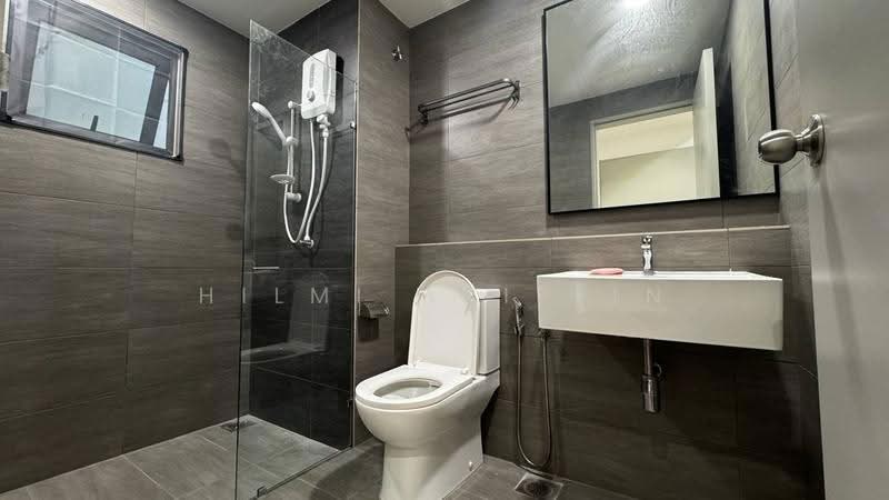 Service Residence for Rent at Maya Bay Residences @ Gamuda Cove - Hilmi Ariffin - Bathroom - PropertyGuru.com.my