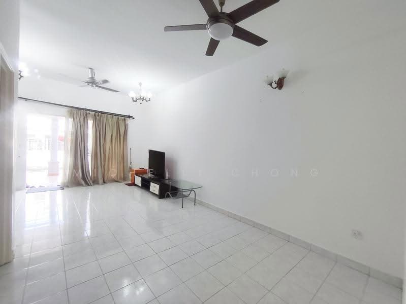 2-storey Terraced House for Sale in Taman Bukit Subang (Shah Alam) - Michelle Chong - Living Room - PropertyGuru.com.my
