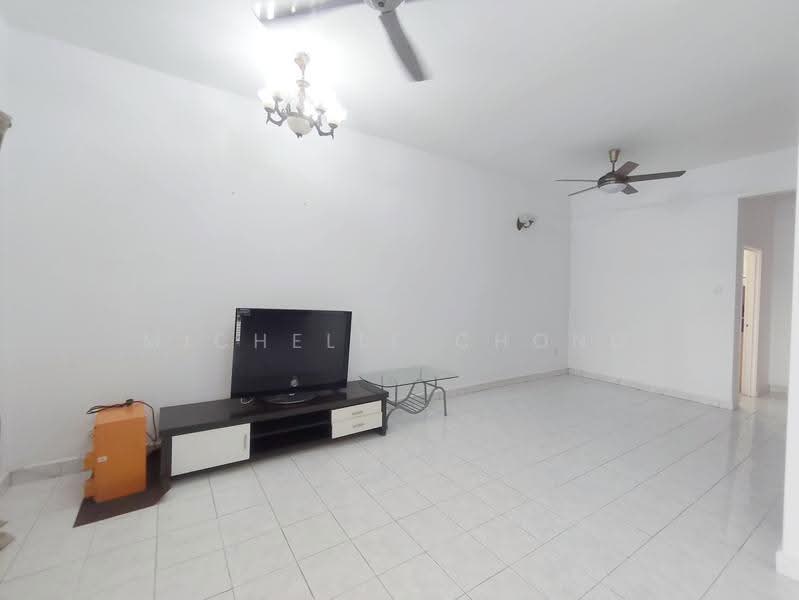 2-storey Terraced House for Sale in Taman Bukit Subang (Shah Alam) - Michelle Chong - Living Room - PropertyGuru.com.my