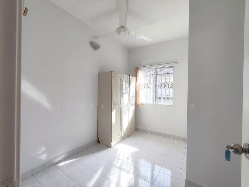 2-storey Terraced House for Sale in Taman Bukit Subang (Shah Alam) - Michelle Chong - 2nd bedroom - PropertyGuru.com.my