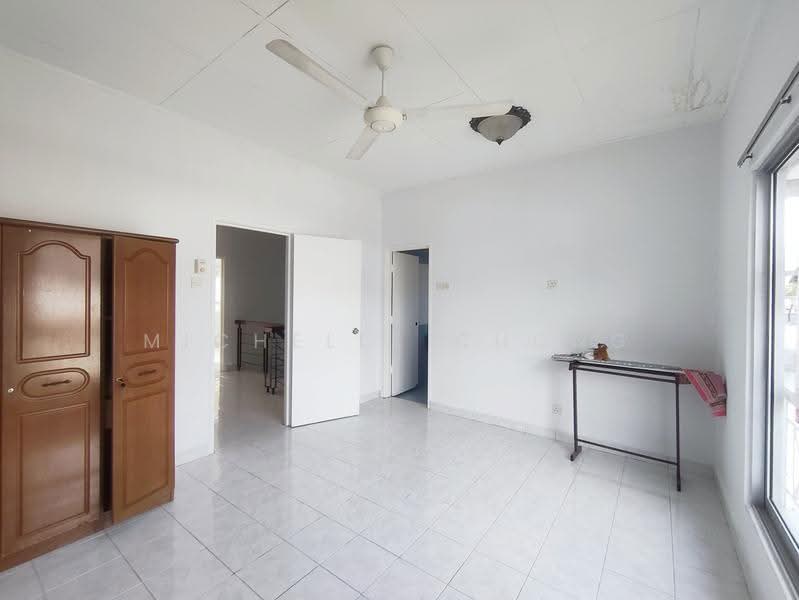 2-storey Terraced House for Sale in Taman Bukit Subang (Shah Alam) - Michelle Chong - Master bedroom - PropertyGuru.com.my