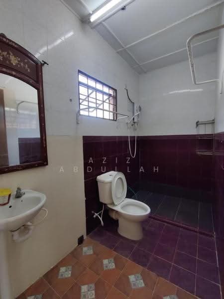 2-storey Terraced House for Rent in Usj 2 (Subang Jaya) - Aziz Abdullah - Bathroom - PropertyGuru.com.my
