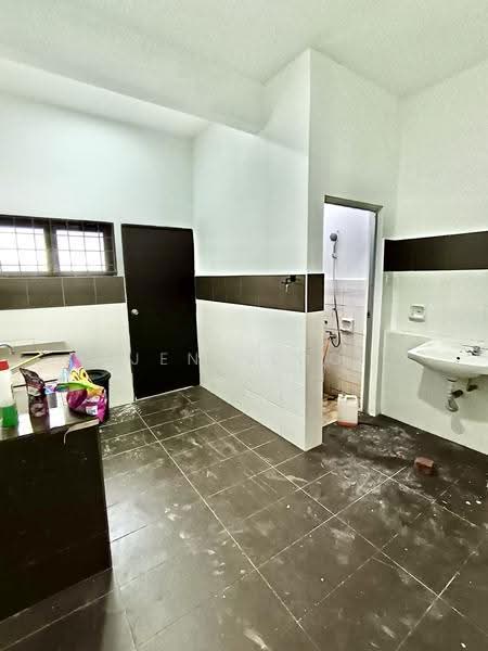 Rumah Teres 1.5-Tingkat untuk Dijual di Taman Molek (Johor Bahru) - Jeny Loo - Bathroom - PropertyGuru.com.my