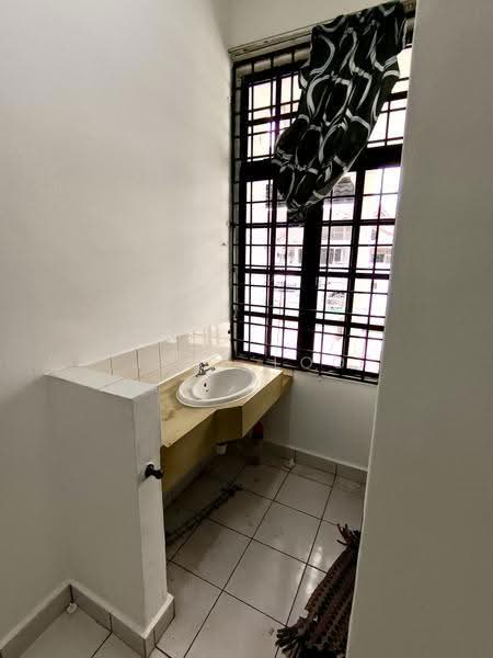 Rumah Teres 1.5-Tingkat untuk Dijual di Taman Molek (Johor Bahru) - Jeny Loo - Bathroom - PropertyGuru.com.my