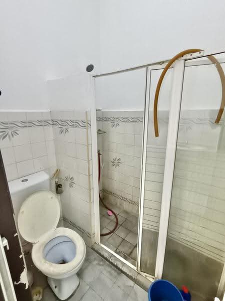 Rumah Teres 1.5-Tingkat untuk Dijual di Taman Molek (Johor Bahru) - Jeny Loo - Bathroom - PropertyGuru.com.my