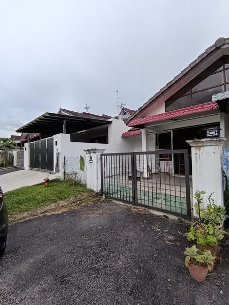 Rumah Teres 1.5-Tingkat untuk Dijual di Taman Molek (Johor Bahru) - Jeny Loo - Exterior - PropertyGuru.com.my