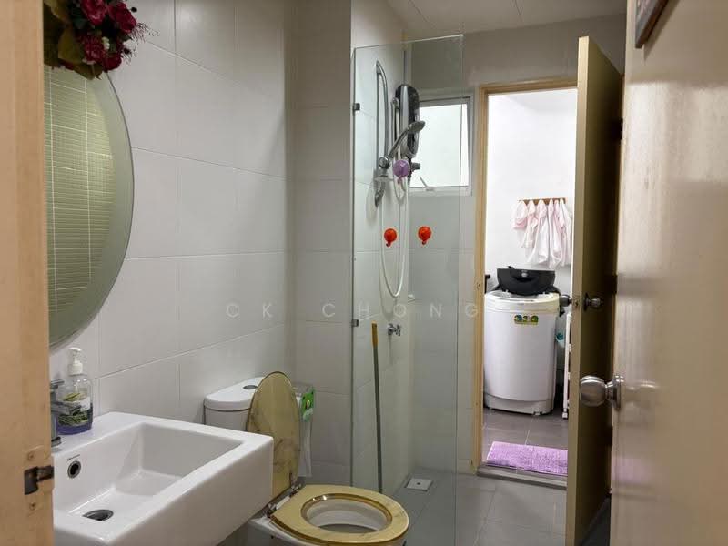 Kondominium untuk Dijual di The Sanderson - CK Chong - Bathroom - PropertyGuru.com.my