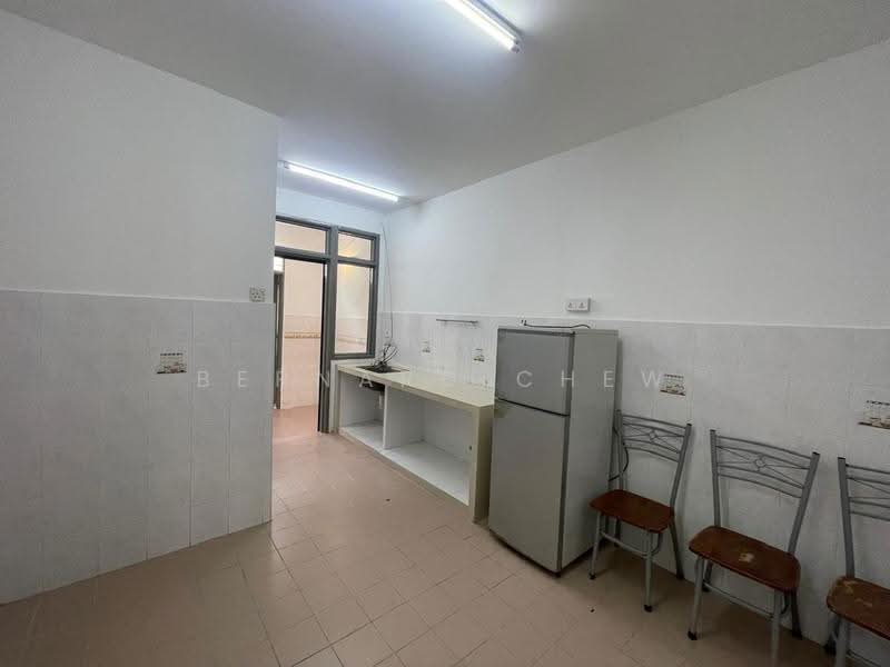 2-storey Terraced House for Sale in Sungai Ara (Penang) - Bernard Chew - Kitchen - PropertyGuru.com.my