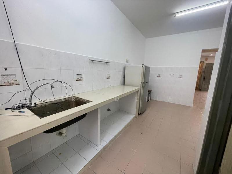 2-storey Terraced House for Sale in Sungai Ara (Penang) - Bernard Chew - Kitchen - PropertyGuru.com.my