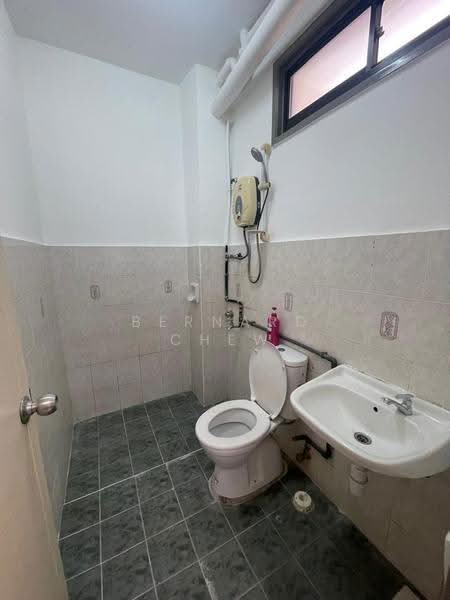 2-storey Terraced House for Sale in Sungai Ara (Penang) - Bernard Chew - Bathroom - PropertyGuru.com.my