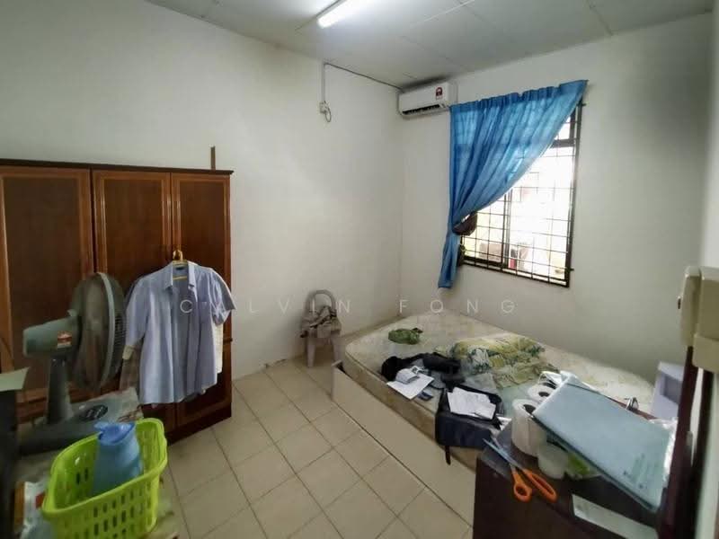 1st bedroom (exclude furniture's)