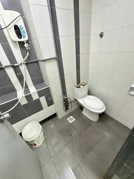 Service Residence for Sale at D'Ambience Residences (Pangsapuri Ikatan Flora) - Janet Loh - Bathroom - PropertyGuru.com.my