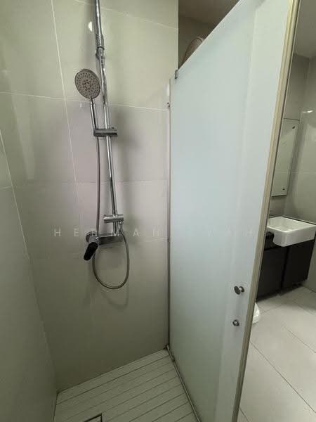 Condominium for Rent at Amberside @ Country Garden Danga Bay - Herman Syah - Bathroom - PropertyGuru.com.my