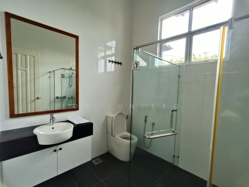 Bungalow House for Rent in Leisure Farm (Gelang Patah) - Foo Jun Tao - Bathroom - PropertyGuru.com.my
