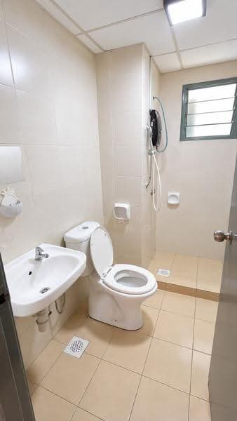 Kediaman Servis untuk Disewa di Main Place Residence - Sean Ch’ng - Bathroom - PropertyGuru.com.my