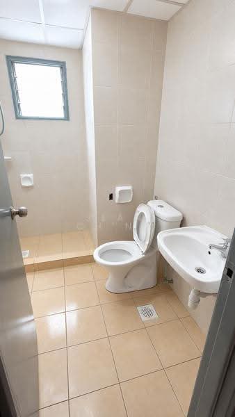 Kediaman Servis untuk Disewa di Main Place Residence - Sean Ch’ng - Bathroom - PropertyGuru.com.my