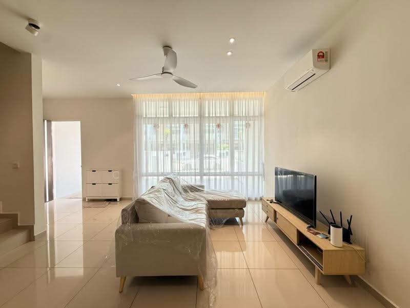 2-storey Terraced House for Sale in Taman Mount Austin (Tebrau) - Chloe Chin - Living Room - PropertyGuru.com.my