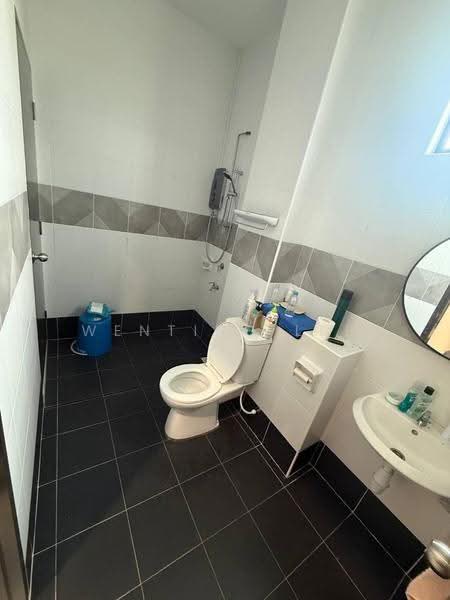 2-storey Terraced House for Sale in Taman Seri Austin (Tebrau) - Wenting Lee - Bathroom - PropertyGuru.com.my