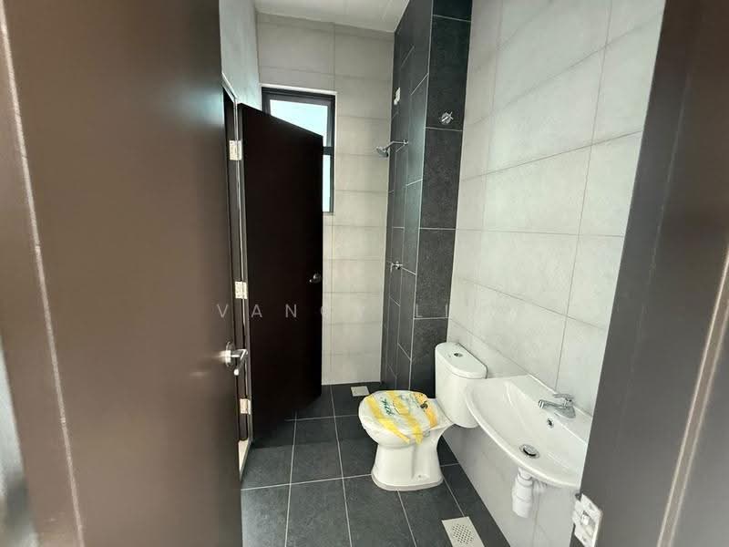 Cluster House for Sale in Taman Bukit Skudai (Skudai) - Vancy Lim - Bathroom - PropertyGuru.com.my