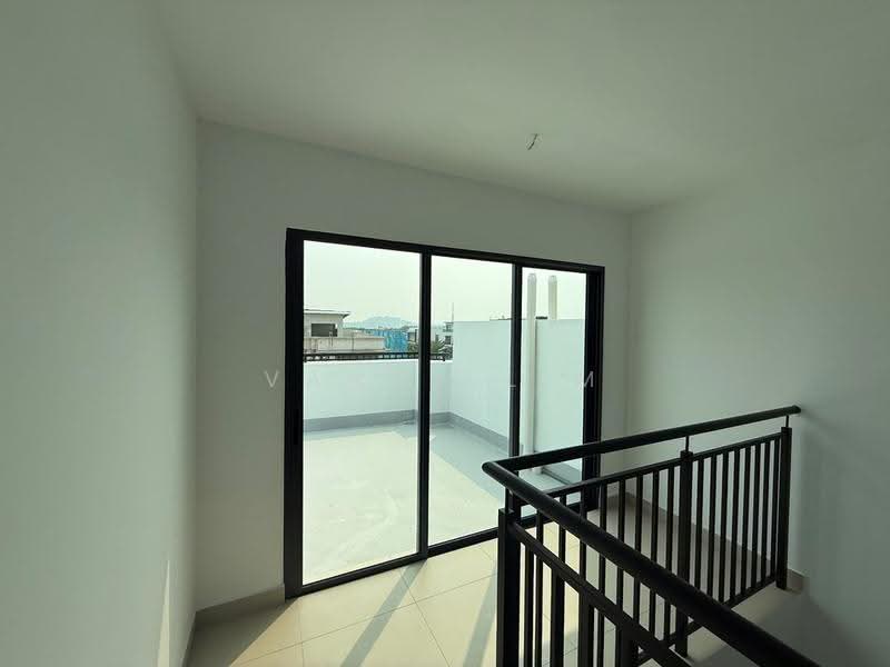 Cluster House for Sale in Taman Bukit Skudai (Skudai) - Vancy Lim - Balcony - PropertyGuru.com.my
