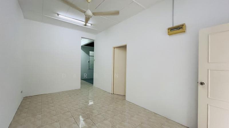 1-storey Terraced House for Sale in Taman Lestari Permai (Seri Kembangan) - Darren Toh - Interior - PropertyGuru.com.my