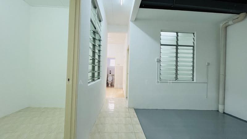 1-storey Terraced House for Sale in Taman Lestari Permai (Seri Kembangan) - Darren Toh - Bathroom - PropertyGuru.com.my