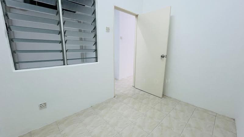 1-storey Terraced House for Sale in Taman Lestari Permai (Seri Kembangan) - Darren Toh - Interior - PropertyGuru.com.my