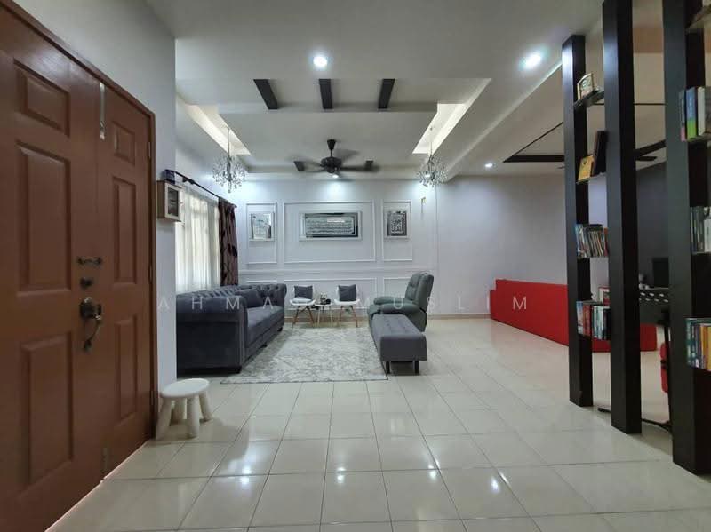 2-storey Terraced House for Sale in Taman Pelangi Semenyih (Semenyih) - Ahmad Muslim - Living Room - PropertyGuru.com.my