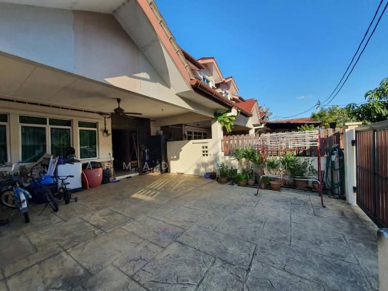 2-storey Terraced House for Sale in Taman Pelangi Semenyih (Semenyih) - Ahmad Muslim - Exterior - PropertyGuru.com.my
