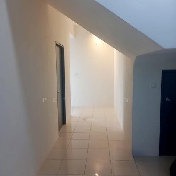 Rumah Bandar untuk Disewa di Cybersouth (Dengkil) - Peter Tan - Corridor - PropertyGuru.com.my