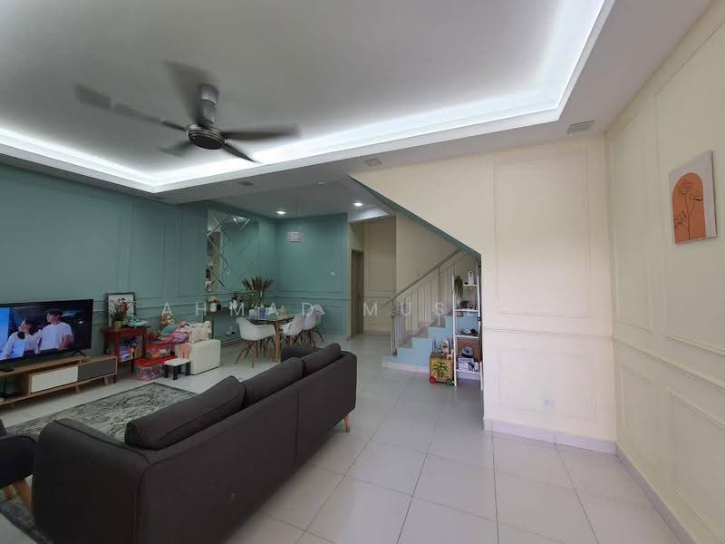 Rumah Teres 2-Tingkat untuk Dijual di Taman Pelangi Semenyih 2 (Semenyih) - Ahmad Muslim - Living Room - PropertyGuru.com.my