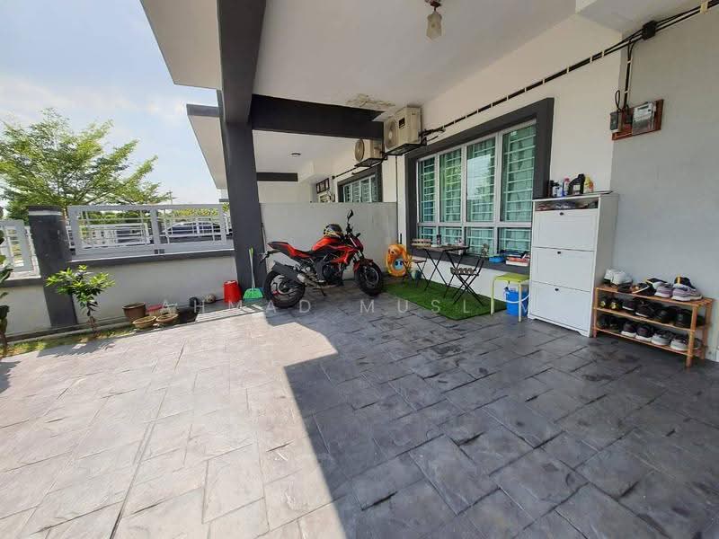 Rumah Teres 2-Tingkat untuk Dijual di Taman Pelangi Semenyih 2 (Semenyih) - Ahmad Muslim - Exterior - PropertyGuru.com.my