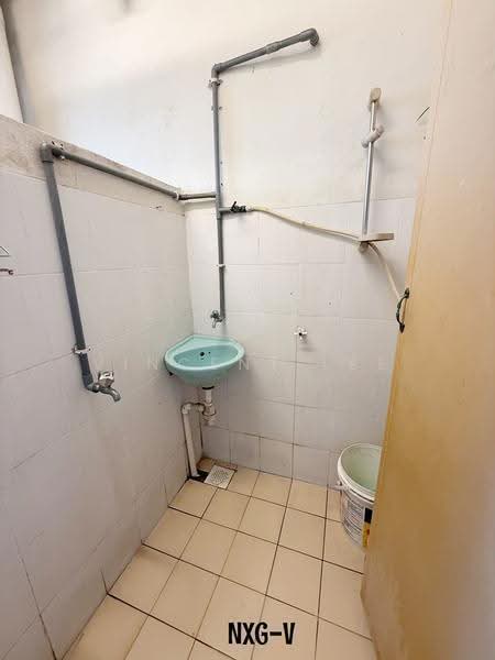 Apartment for Sale at Pangsapuri Rimba Jaya - Vincent Lee - Bathroom - PropertyGuru.com.my