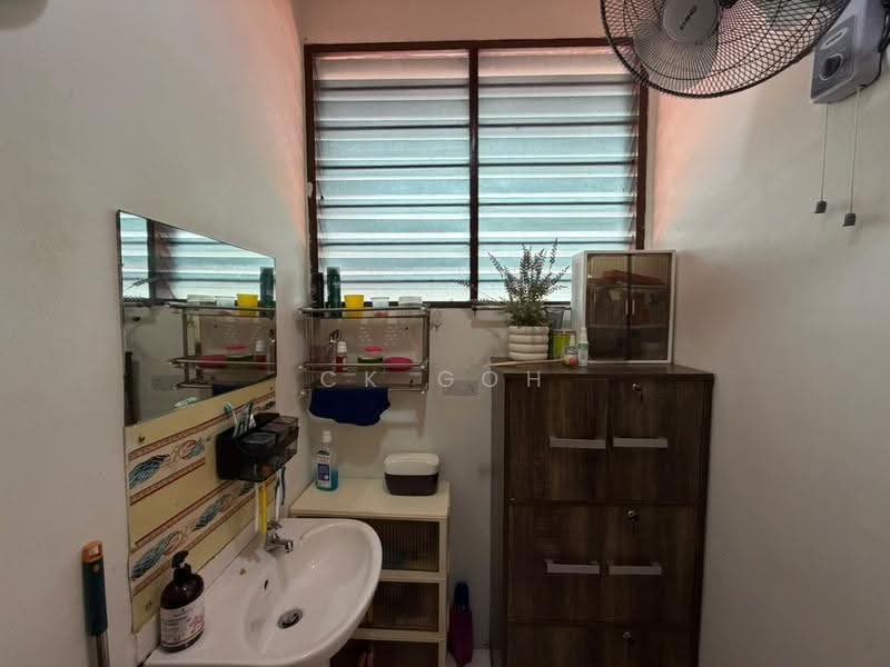 Rumah Berkembar untuk Dijual di Pantai Jerejak (Bayan Lepas) - CK Goh - Bathroom - PropertyGuru.com.my