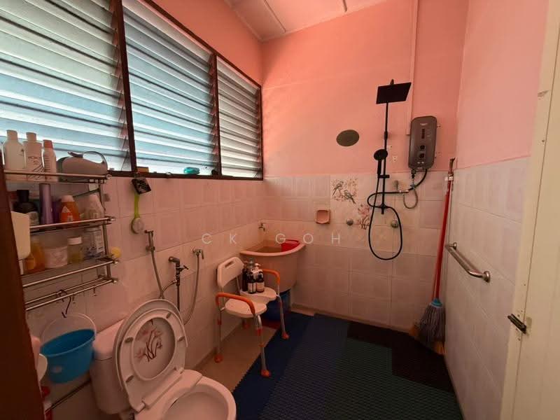 Rumah Berkembar untuk Dijual di Pantai Jerejak (Bayan Lepas) - CK Goh - Bathroom - PropertyGuru.com.my