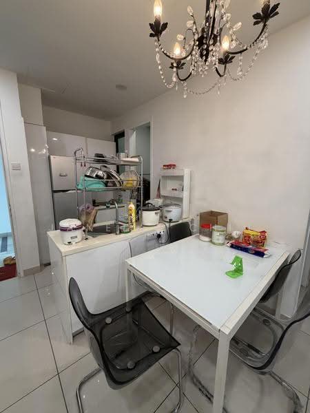 Kediaman Servis untuk Dijual di H2O Residences - Janelle Chin - Kitchen - PropertyGuru.com.my