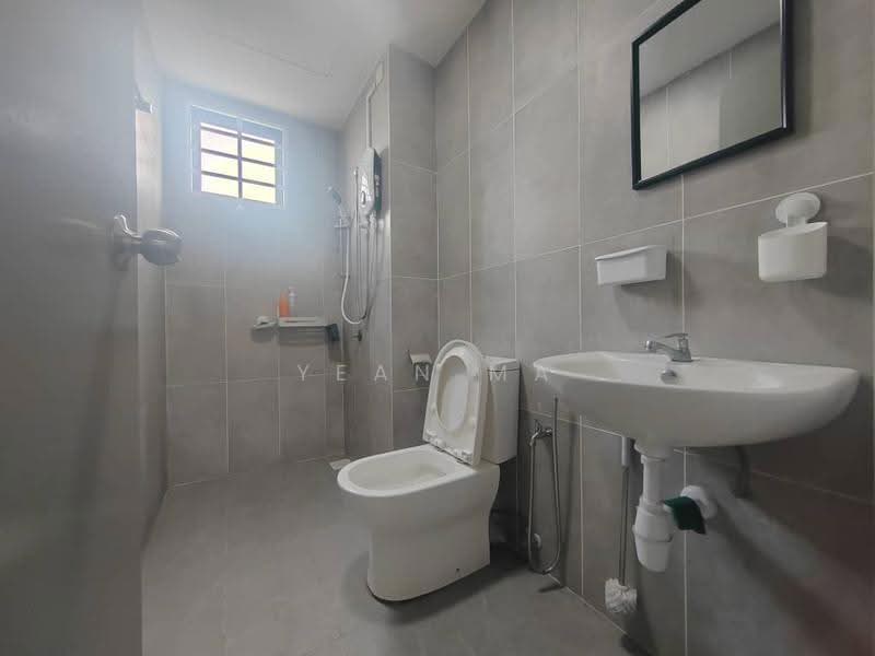 Kondominium untuk Dijual di Avia Plus, Bandar Country Homes - Yean Ma - Bathroom - PropertyGuru.com.my