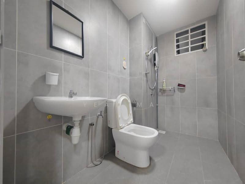 Kondominium untuk Dijual di Avia Plus, Bandar Country Homes - Yean Ma - Bathroom - PropertyGuru.com.my