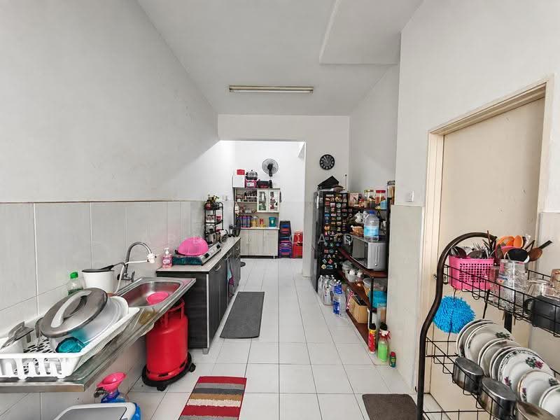 Terraced House for Sale in Taman Dato Demang (Seri Kembangan) - Abdul Qadir - Kitchen - PropertyGuru.com.my