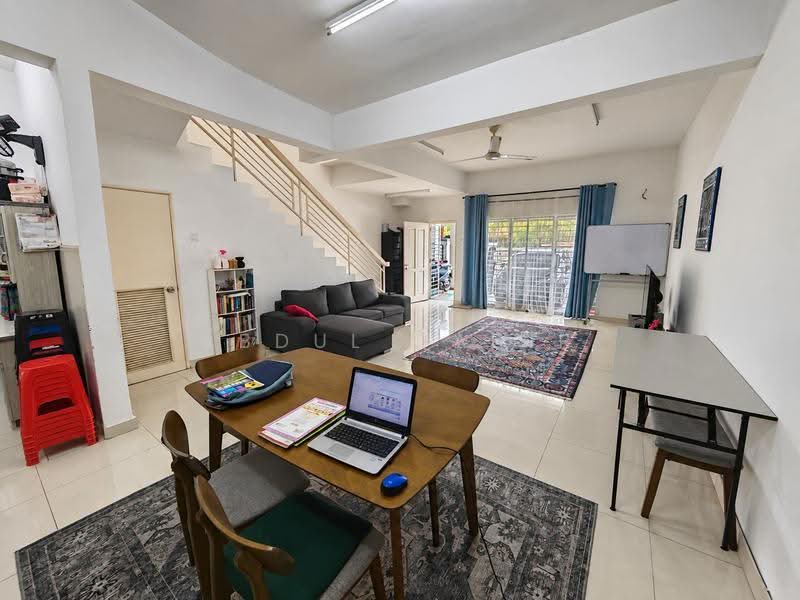 Terraced House for Sale in Taman Dato Demang (Seri Kembangan) - Abdul Qadir - Living Room - PropertyGuru.com.my