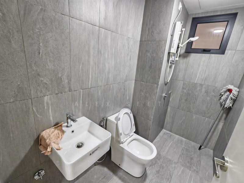 Kediaman Servis untuk Dijual di Savvy @ Riana Dutamas - Alex Seet - Bathroom - PropertyGuru.com.my