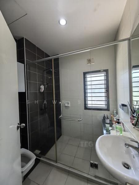 2-storey Terraced House for Sale in Kota Kemuning (Shah Alam) - Shawn Seow - Bathroom - PropertyGuru.com.my