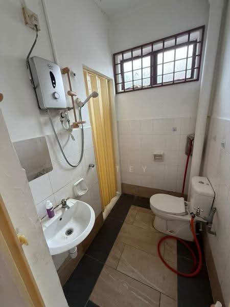 2-storey Terraced House for Rent in Permas Jaya (Johor) - YY Tey - Bathroom - PropertyGuru.com.my