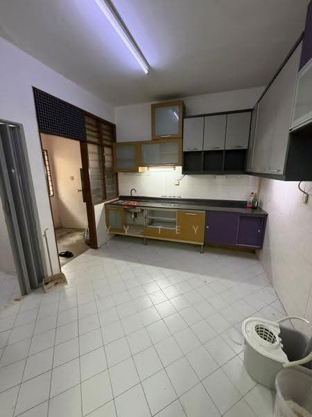 2-storey Terraced House for Rent in Permas Jaya (Johor) - YY Tey - Kitchen - PropertyGuru.com.my