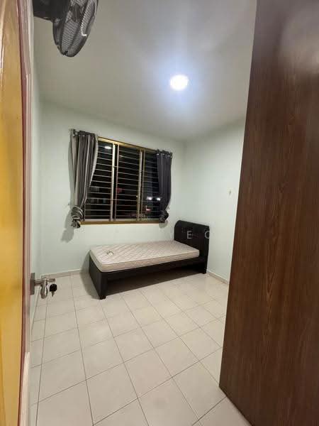 Kediaman Servis untuk Dijual di Nusa Perdana Apartment - Sean Yeoh - Bedroom - PropertyGuru.com.my