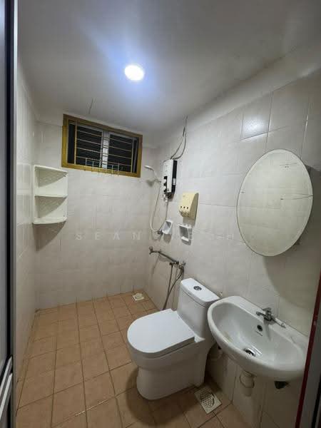 Kediaman Servis untuk Dijual di Nusa Perdana Apartment - Sean Yeoh - Bathroom - PropertyGuru.com.my